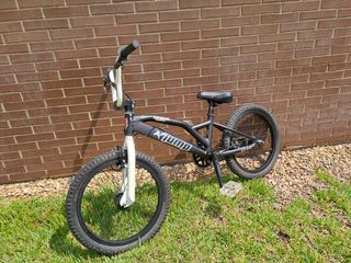 Bicicleta BMX impecable ideal para saltos y trucos