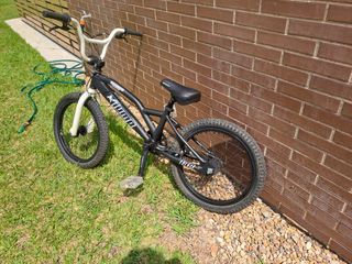 Bicicleta BMX impecable ideal para saltos y trucos