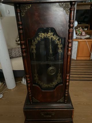 Reloj de pie antiguo de madera