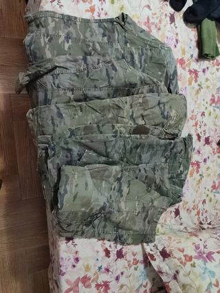 Ropa militar usada camuflaje.