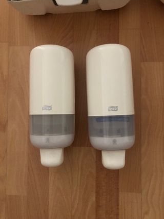 Dispensadores higienico sanitarios para hosteria. 