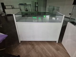 Vitrina expositora blanca