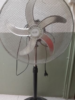 Ventilador pie metálico