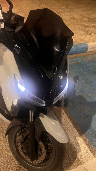 Yamaha X-MAX 400 MOMODESIGN