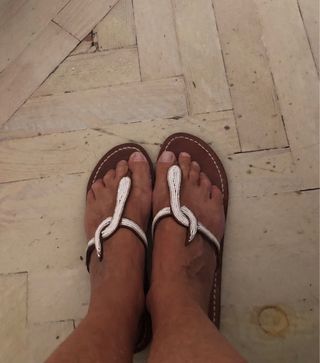 Sandalias planas cuero y pedreria