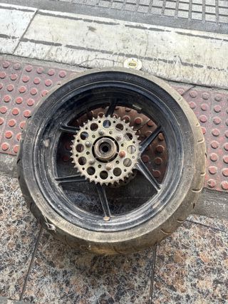Rueda trasera ZX10 2005