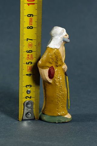 FIGURA DE PASTOR CON BASTÓN, EN BARRO, PARA BELÉN.