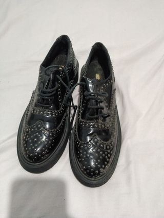 Zapatos negros Corina brillantes
