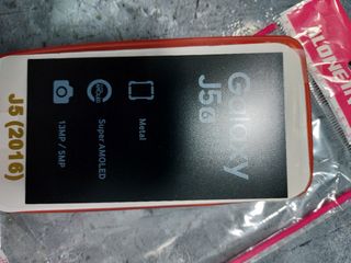 FUNDA Galaxy J5-6 roja SIN USAR, ABIERTA PARA FOTO