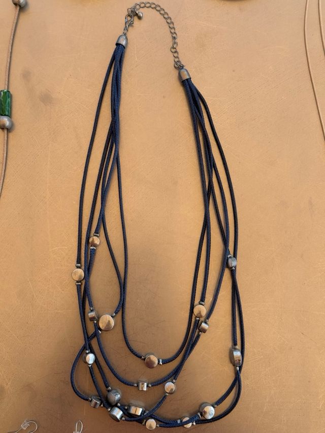 Bisutería Variada: Collares y Pulseras