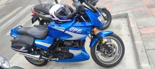 Kawasaki GPZ 500 s azul