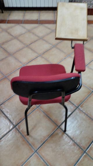 Sillas rojas oficina