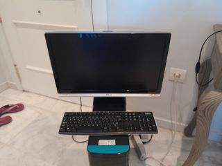 Monitor Benq 22" + Teclado Logitech inalambrico 