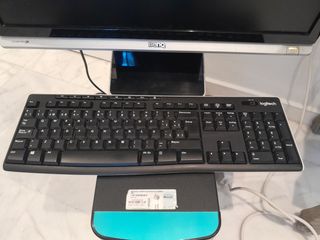 Monitor Benq 22" + Teclado Logitech inalambrico 