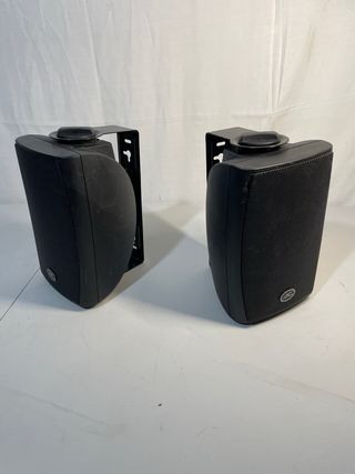 Altavoces AC negros para bar