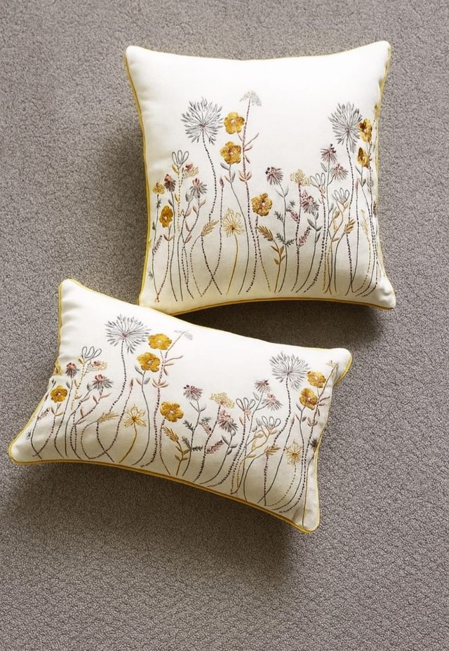 Almofada bordada 45x45cm. 100% Algodão