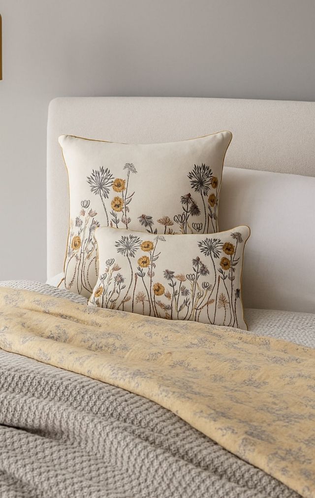 Almofada bordada 45x45cm. 100% Algodão