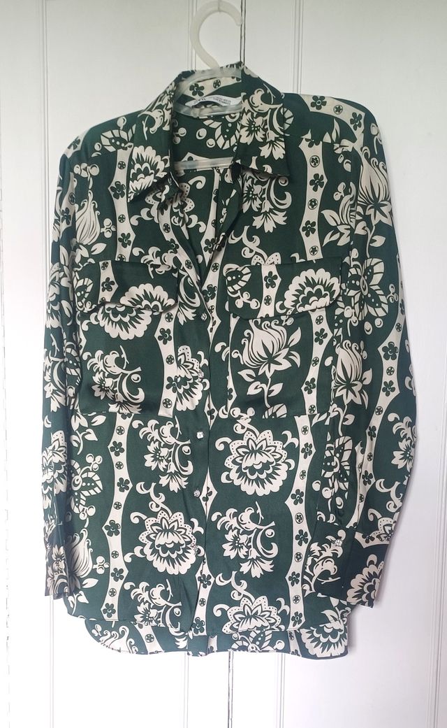 Camisa Zara floral verde-blanca