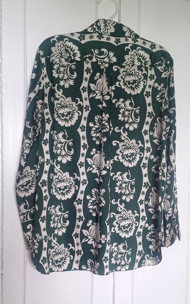 Camisa Zara floral verde-blanca