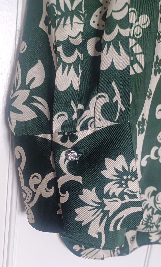 Camisa Zara floral verde-blanca