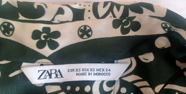 Camisa Zara floral verde-blanca