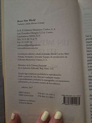 Un mundo feliz. Prologo con resena cri tica de l..