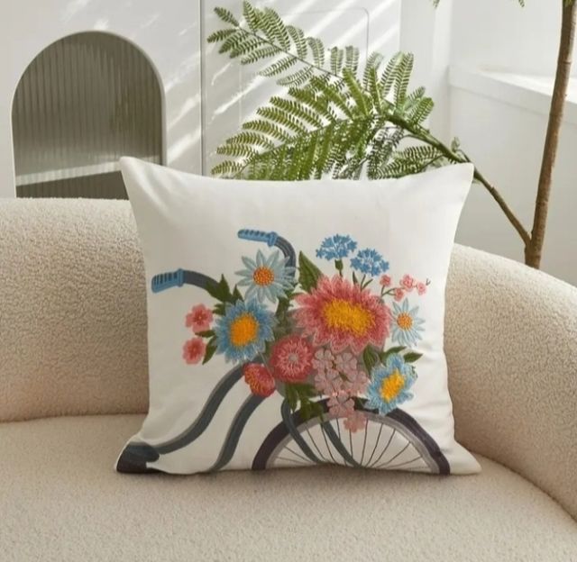 Capa de almofada decorativa, bordada. 45x45cm .50% Algodão