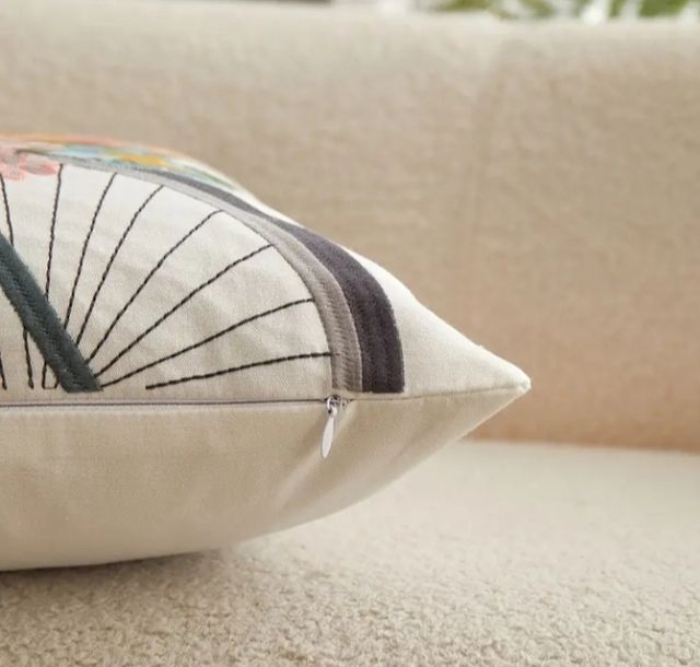 Capa de almofada decorativa, bordada. 45x45cm .50% Algodão