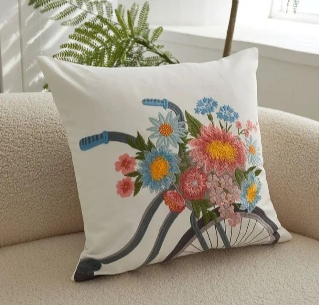 Capa de almofada decorativa, bordada. 45x45cm .50% Algodão