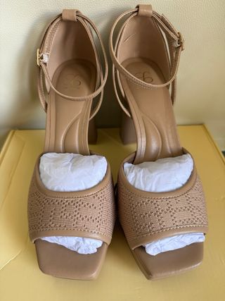 Sandali beige tacco alto