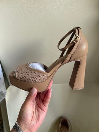Sandali beige tacco alto