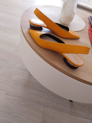 Zapatos Zara amarillos - talla 37, tacon madera.