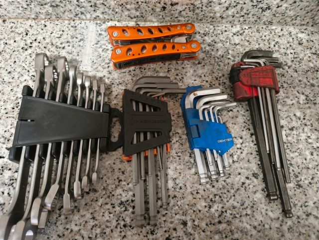 Juego de llaves + navaja multiusos