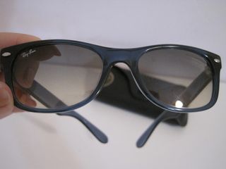 Occhiali RayBan neri e blu