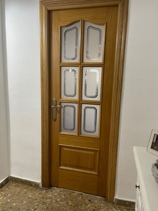 Puerta interior madera maciza con cristal