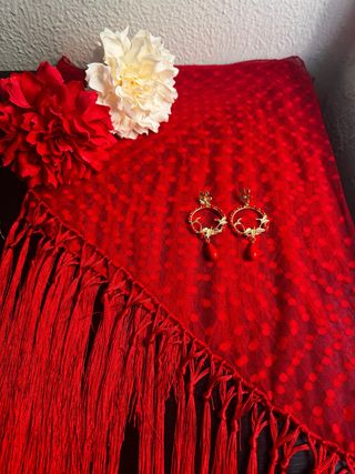 Manton rojo plumeti