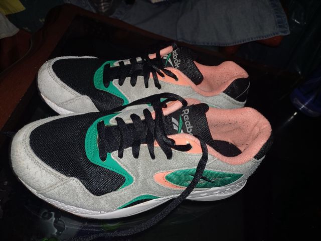 Ténis Reebok para rapaz - cinzento e preto