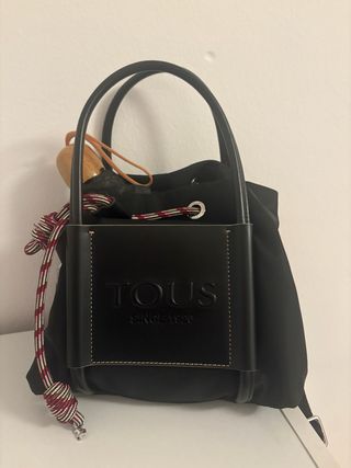 Bolso Tous negro - bandolera y mano.
