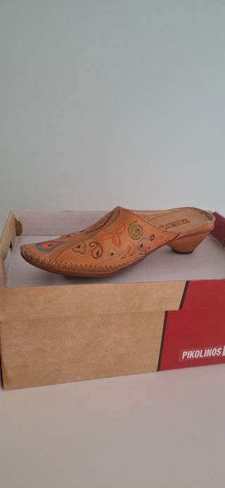 Zuecos Pikolinos piel.