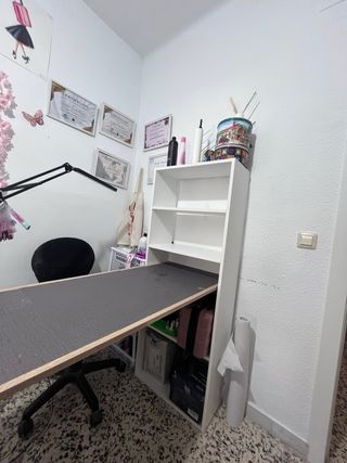 tavolo per unghie o studio