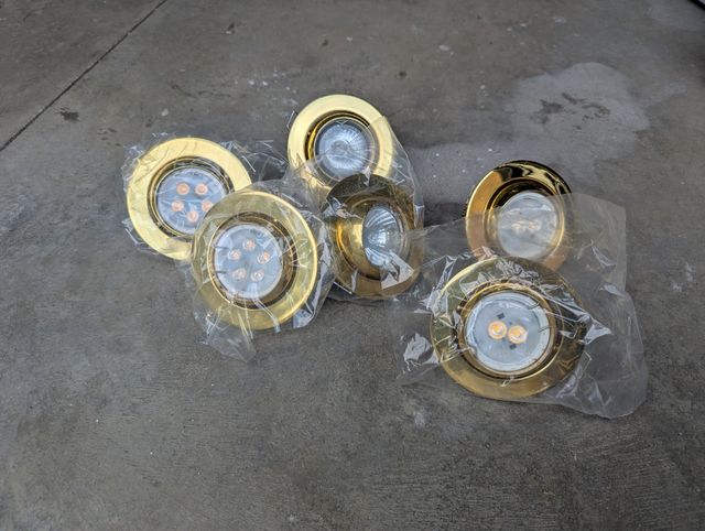 10 Focos empotrables dorados + 4 de regalo