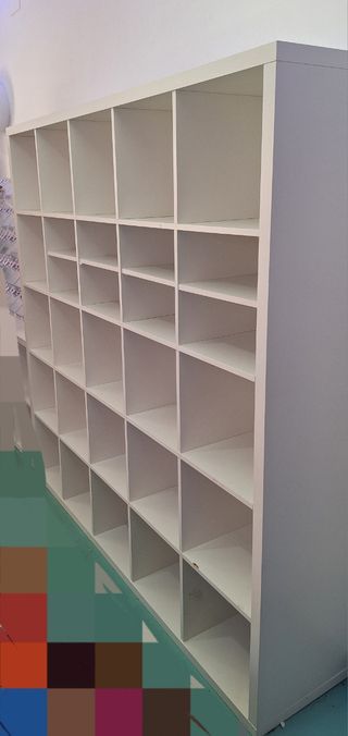 Estantería blanca de madera