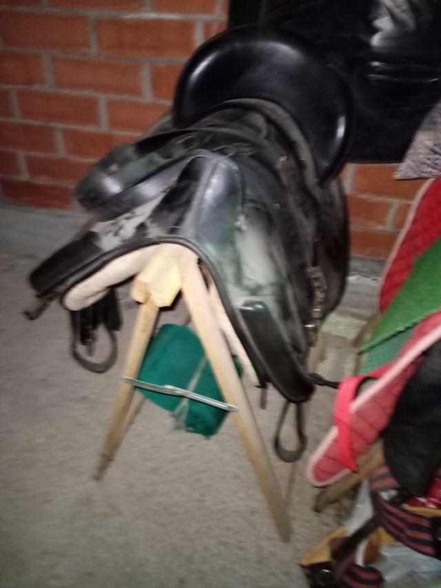 Silla montar española usada