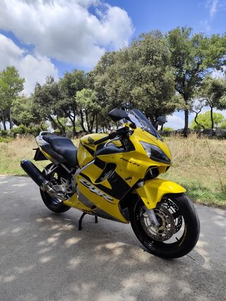 Honda CBR 600 F4 2001 inyección