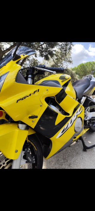 Honda CBR 600 F4 2001 inyección