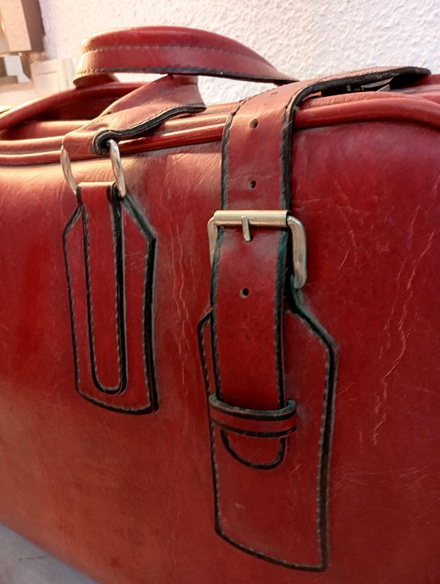 Maleta vintage roja