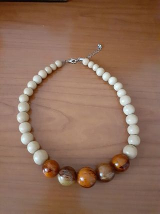 Collar madera beige y marrón