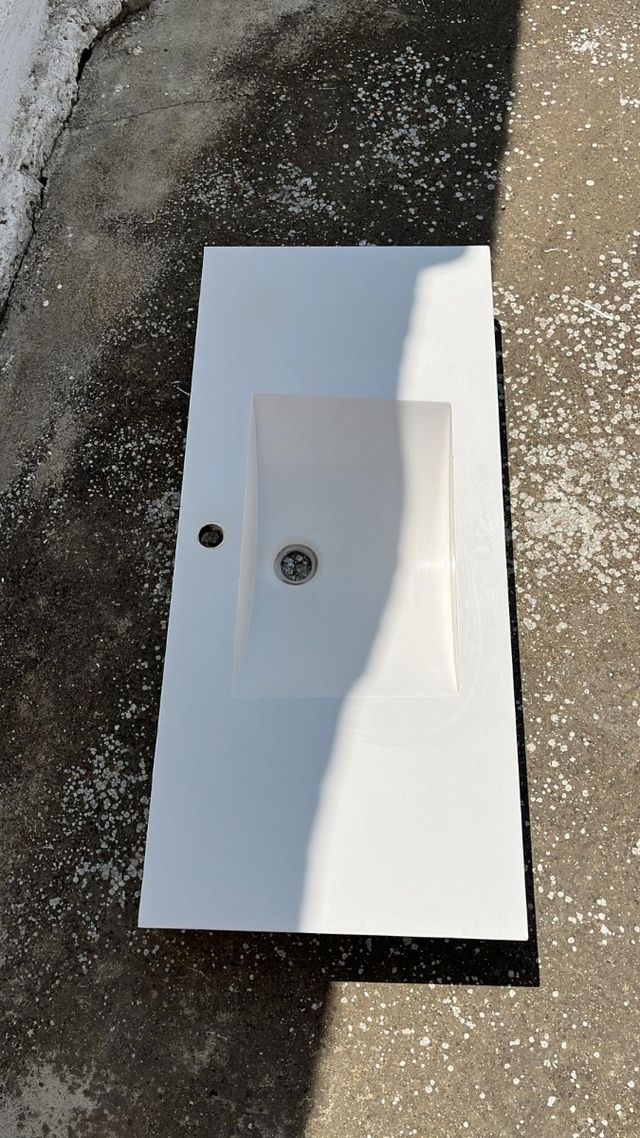 Lavabo porcelana blanco  Medidas 105 cmx47cm