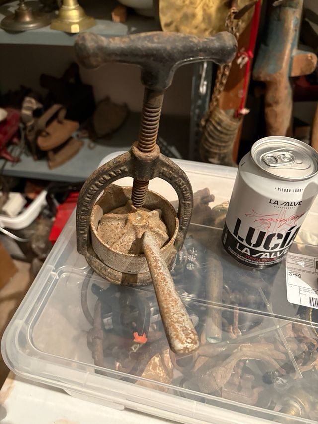 2 Exprimidores antiguos