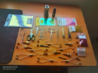 Kit Atado Moscas: Anzuelos & Herramientas
